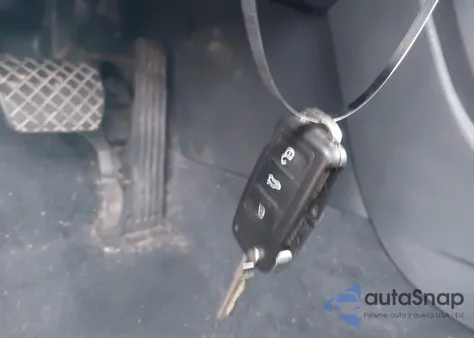 2013 Volkswagen Beetle 2.5L z USA, uszkodzony, nr VIN 3VW5P7AT2DM833219